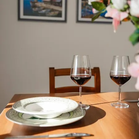 Ivory Seafront With Views!- Fl 12 By Homely