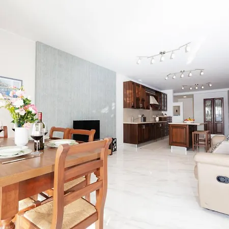 Ivory Seafront With Views!- Fl 12 By Homely St Paul's Bay