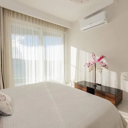 Ivory Seafront With Views!- Fl 12 By Homely Apartment