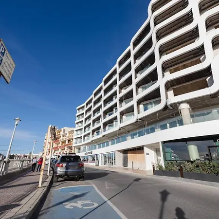 Ivory Seafront With Views!- Fl 12 By Homely