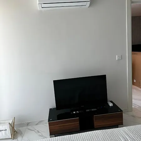 Apartment Ivory Seafront With Views!- Fl 12 By Homely St. Paul's Bay