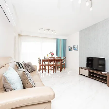 Ivory Seafront With Views!- Fl 12 By Homely