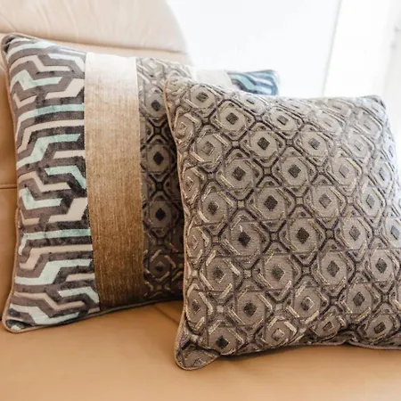 Ivory Seafront With Views!- Fl 12 By Homely Apartment *