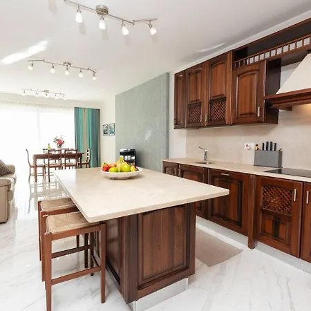 Apartment Ivory Seafront With Views!- Fl 12 By Homely