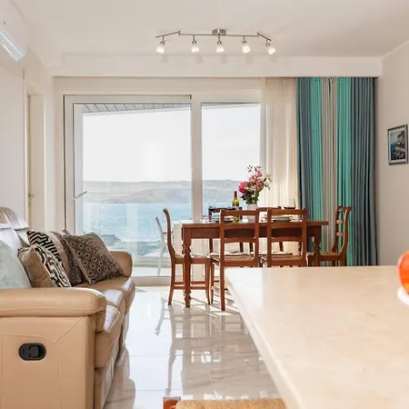 Ivory Seafront With Views!- Fl 12 By Homely