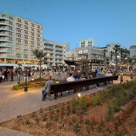 Daire Ivory Seafront With Views!- Fl 12 By Homely *