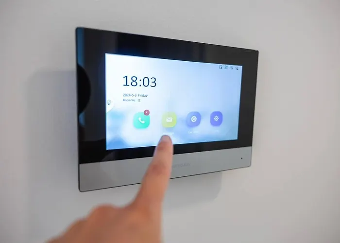 Ivory Seafront With Views!- Fl 12 By Homely St Paul's Bay