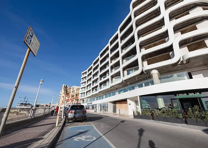 Ivory Seafront With Views!- Fl 12 By Homely