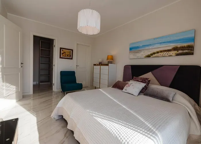 Ivory Seafront With Views!- Fl 12 By Homely St Paul's Bay