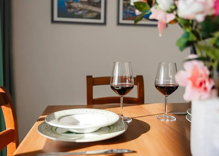 Ivory Seafront With Views!- Fl 12 By Homely