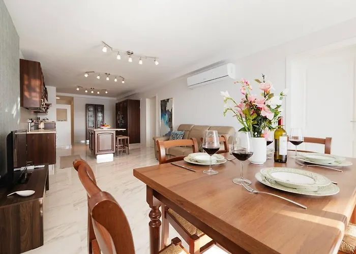 Ivory Seafront With Views!- Fl 12 By Homely * St Paul's Bay