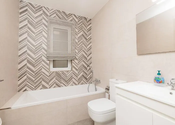 Ivory Seafront With Views!- Fl 12 By Homely St Paul's Bay