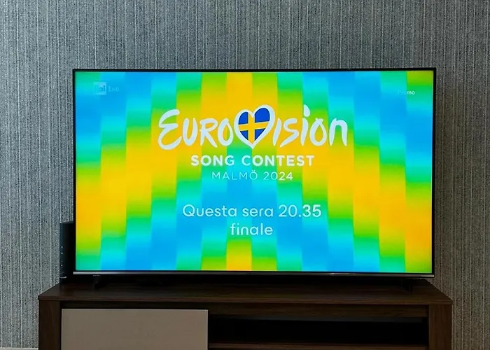 Ivory Seafront With Views!- Fl 12 By Homely *