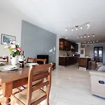Apartmán Ivory Seafront With Views!- Fl 12 By Homely *