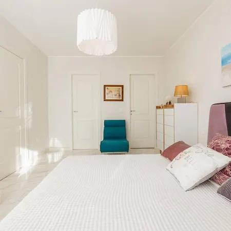 Ivory Seafront With Views!- Fl 12 By Homely דירה